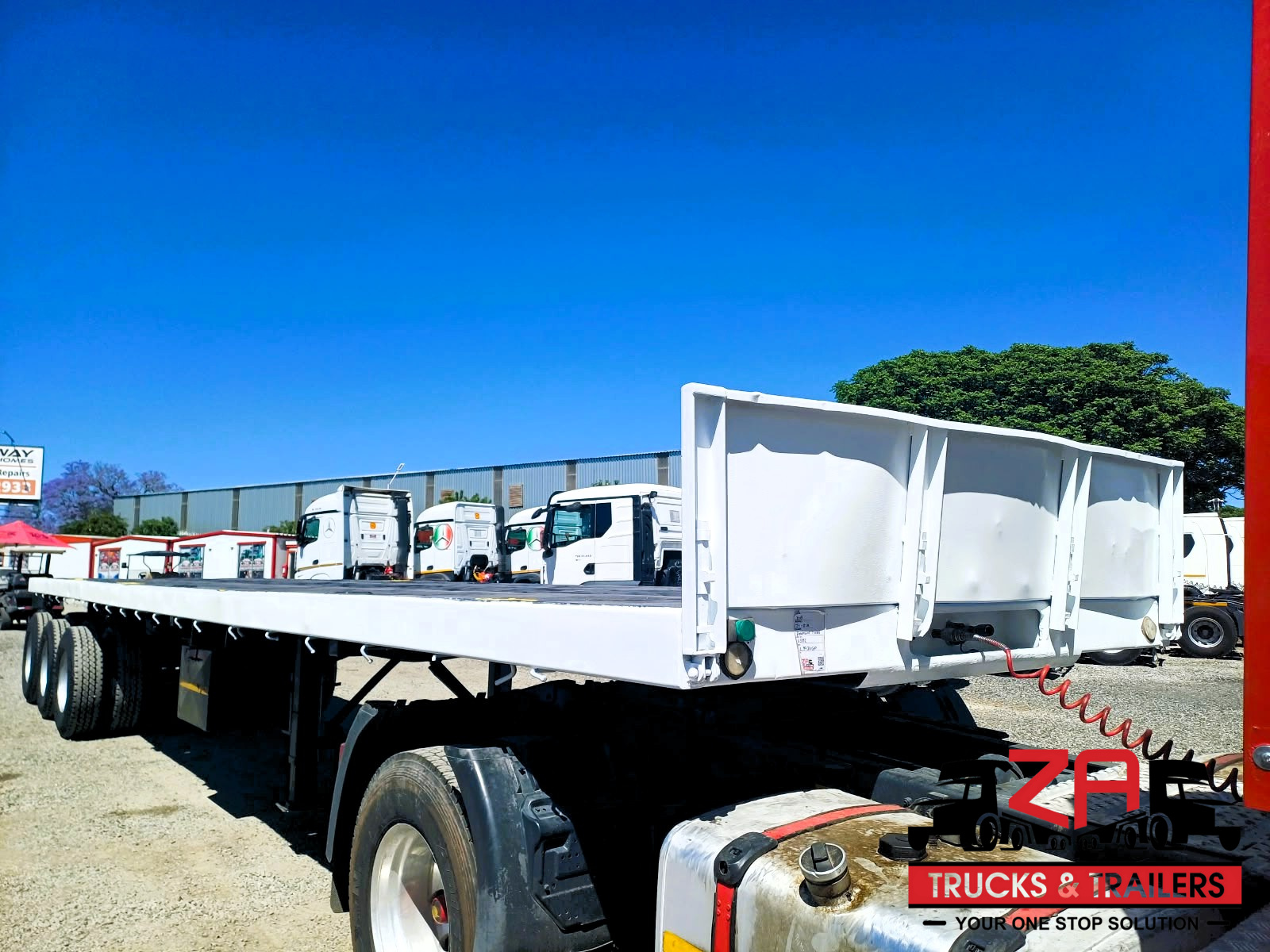 2013 PARAMOUNT TRI AXLE FLAT DECK TRAILER #53332